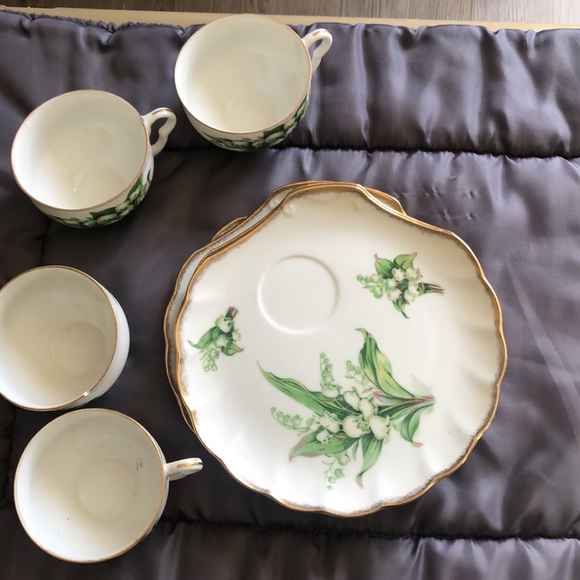 Four vintage floral tea cup and saucers - Picture 3 of 4